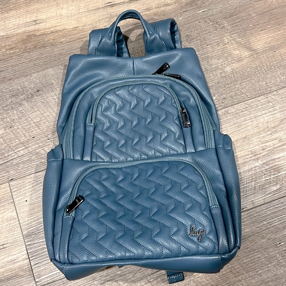 Lug Hatchback VL